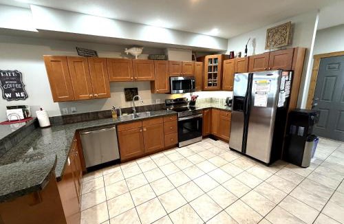 Osoyoos House | Lakefront Townhouse Family Complex, Popular Wine Country and the Best Golfing