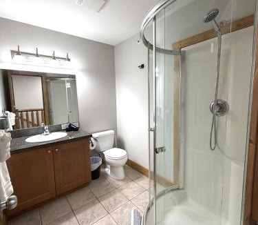 Osoyoos House | Lakefront Townhouse Family Complex, Popular Wine Country and the Best Golfing