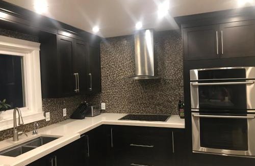 Signal Hill House | Modern Cozy Room with Private Bathroom and City View