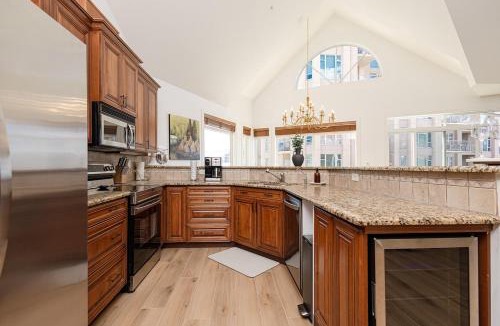 North End Apartment | Luxury Penthouse - Discovery Bay Kelowna