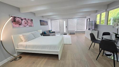 West Vancouver Apartment | Newly Renovated Studio in Beautiful & Prestigious West Vancouver