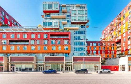 Downtown Eastside Apartment | Urban Retreat City View and Parking 6min to DT