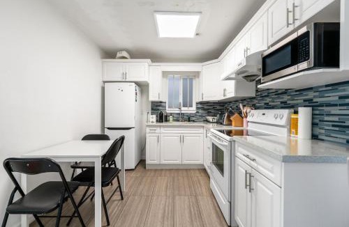 Renfrew-Collingwood House | Charming 2-BD Suite Private Entrance in Vancouver