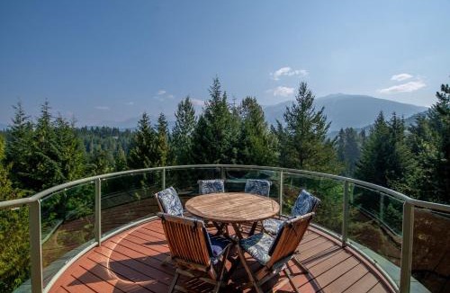 Blueberry Hill Ski Chalet | Osprey Chalet by Outpost Whistler