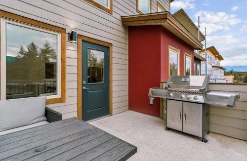 Windermere House | Hideaways Mins to Lake King Bed Dbl Garage AC