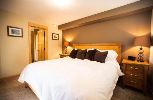 Silver Star Mountain House | The Trail House 7BR Sleeps 18 Spacious Retreat