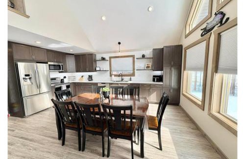 Valemount House | Sunny Peaks