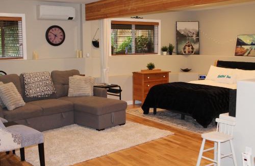 Saanich West Bed & Breakfast | Nestled Inn Bed and Breakfast