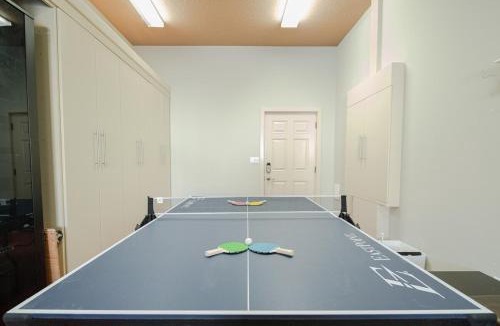 Drumheller House | Coulee Estate - Hot Tub, Pool Table, Sleeps 10