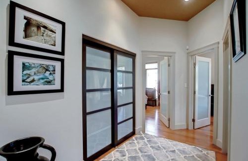 Drumheller House | Coulee Estate - Hot Tub, Pool Table, Sleeps 10