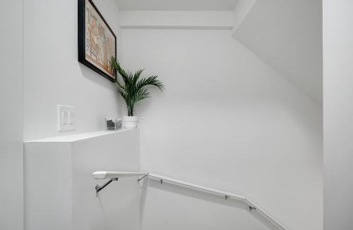 Southwest Calgary Apartment | Cozy 2 bed Basement in SW Calgary Close to Banff, Spruce Meadows