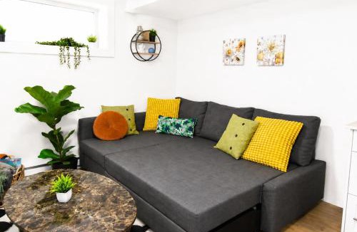 North Vancouver House | Centrally Located Modern Suite