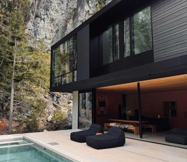 Sea to Sky Highway House | The Wedge by Boutique Whistler Mountain