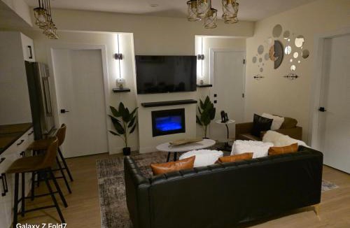Southwest Edmonton Apartment | Luxury Comfort Stay in Keswick 2Bedrooms- 1Bath