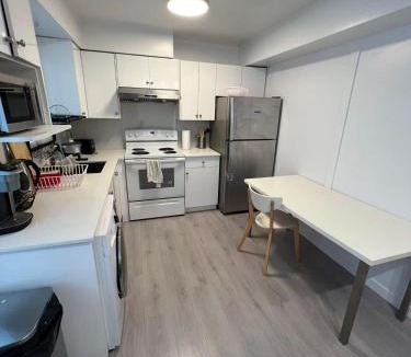 Renfrew-Collingwood House | Earles Guest room in Vancouver East