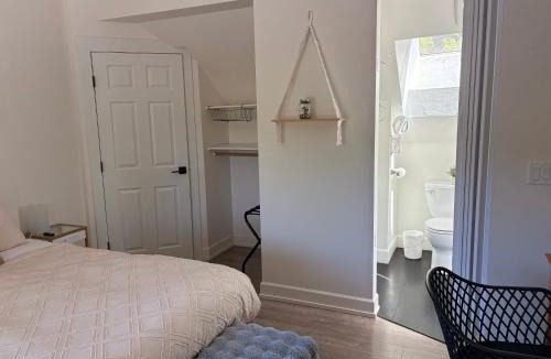 South Central Bed & Breakfast | Hikari-Okanagan Sunshine B&B