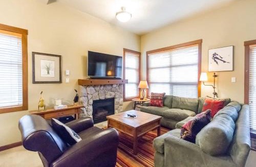 Upper Village House | Ski in Ski out Minutes from Village, Private Hot Tub Sleeps 6 Free Shuttle