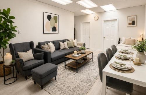 Chinatown Apartment | Unique 2 Bedroom Apartment Near Chinatown Rogers Arena and Seawall