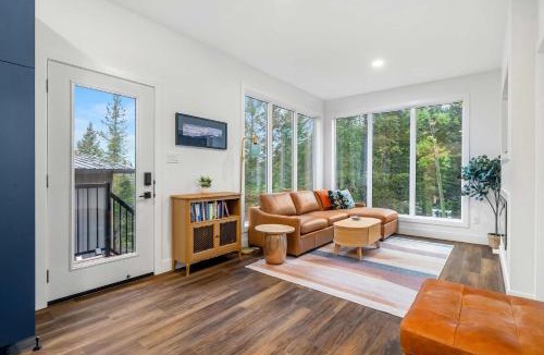 Alberta House | The Ravenswood Mountain Escape in Crowsnest Pass