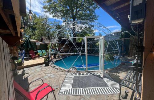 Saanich East Apartment | Poolside Hideaway Heated Pool All Year Ideal for Groups Sleeps 6 plus