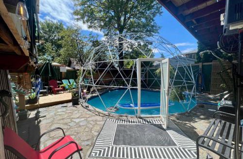 Saanich East Apartment | Poolside Hideaway Heated Pool All Year Ideal for Groups Sleeps 6 plus