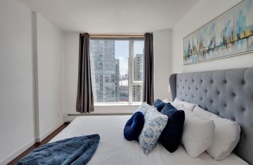 Crosstown Apartment | Modern Luxury 2BR Residence in The Downtown Core! Prime Location