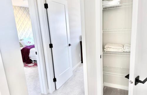 Northeast Edmonton House | Vacation rental home -1min to highway