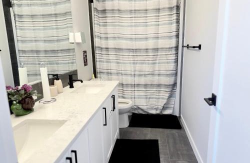 Northeast Edmonton House | Vacation rental home -1min to highway