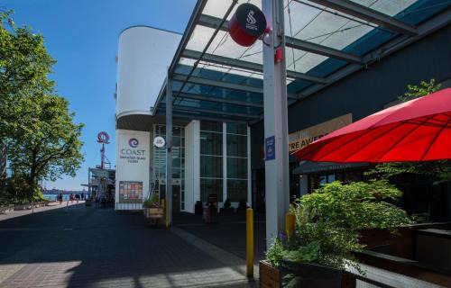 Lower Lonsdale Hotel | Coast Lonsdale Quay Hotel