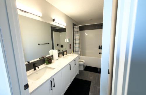 Northeast Edmonton House | Vacation rental home -1min to highway