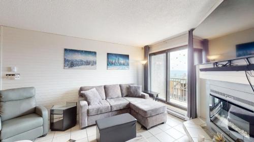 Big White Ski Resort Apartment | Snow Ghost Inn 220 by Okanagan Premier