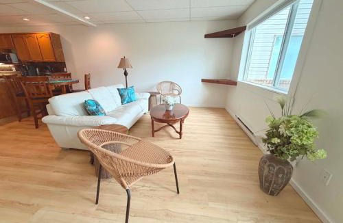 Blind Bay Apartment | Steps to the lake! Buoy & Dock! Bring your boat and dogs!