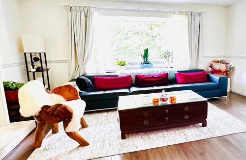 West Point Grey House | Forest stay & Beaches & Elite living near UBC