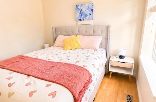 Vancouver House | Spacious Family-Friendly 3BR Suite Near White Rock Beach