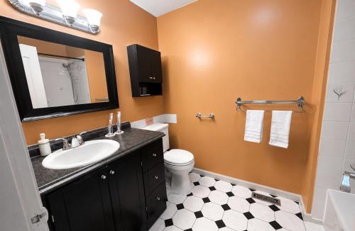 Vancouver House | Spacious Family-Friendly 3BR Suite Near White Rock Beach
