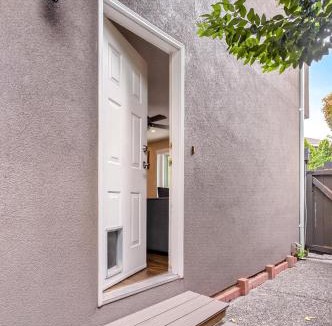Newton Apartment | Surrey Two Bedroom Suite with Pool Access
