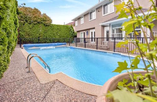Newton Apartment | Surrey Two Bedroom Suite with Pool Access