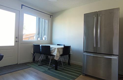 Northwest Calgary House | 2 BR Home No Kitchen Near Downtown Airport Full privacy