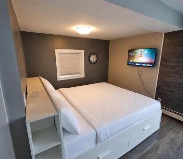 100 Mile House Hotel | 94 Motel & RV Park