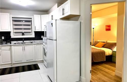 Surrey House | Surrey 2BR Retreat with Free Parking Near Bose Forest Park