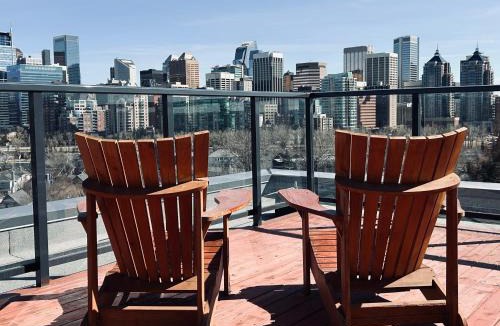 Kensington Apartment | Kensington King Bed, Air Conditioned, Parking, Sunnyside C-Train, Top Property
