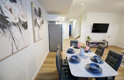 North Central Edmonton House | Downtown Suite King Beds Long Stays Disney