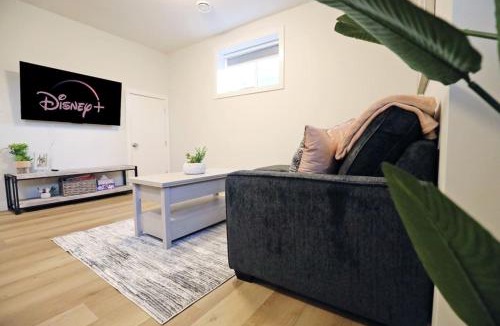 North Central Edmonton House | Downtown Suite King Beds Long Stays Disney