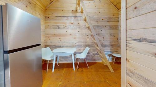 Christina Lake House | Lazy Dayz-Ryder Cabin by Okanagan Premier
