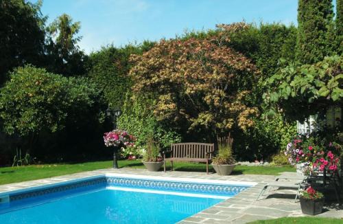 Richmond Bed & Breakfast | The Stone Hedge Bed and Breakfast