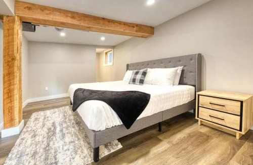 Invermere House | Backyard Oasis Hot Tub, BBQ, Outdoor Bar