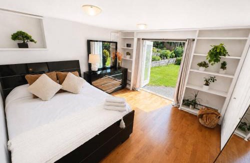 District of North Vancouver House | North Van Getaway with 3BR, Hot Tub and Huge Backyard