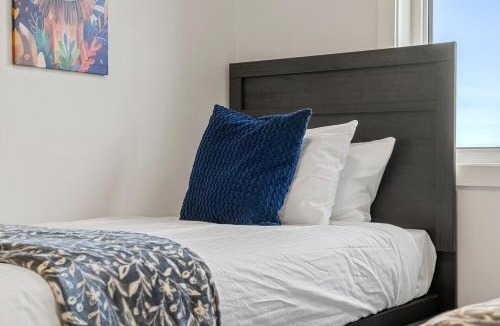 Calgary House | The Aerie 2 Full Suites 2400 sqft Ambleton