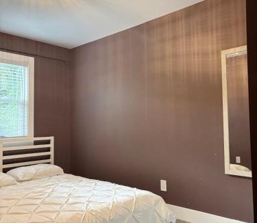 Langley House | Brookswood Oasis - Guest suite,1 bedroom,1 den & 1 full bathroom