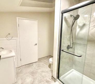 Aldergrove House | Ultimate Oasis-Waterpark, MAJOR INTERNATIONAL SPORTING EVENT!, Zoo & Huge Yard
